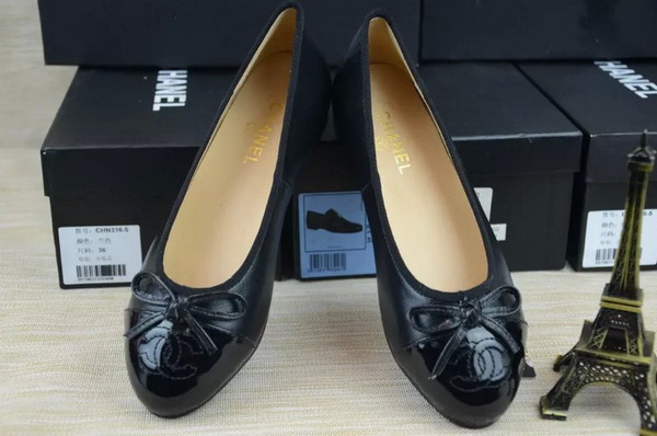 CHANEL Shallow mouth flat shoes Women--070